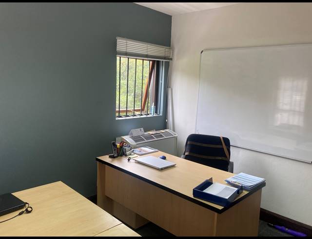 154M² OFFICE TO LET IN FOURWAYS